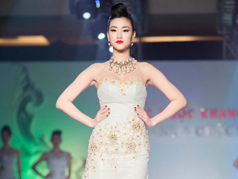 Maya xinh đẹp và gợi cảm tái ngộ sàn catwalk