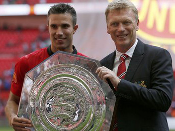 Moyes tặng Community Shield cho Sir Alex
