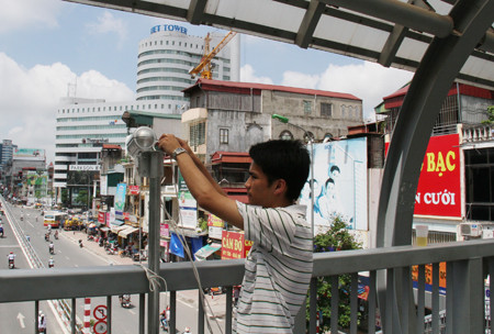 Lắp camera theo dõi giao thông trên cầu vượt thép