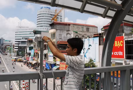 Lắp camera theo dõi giao thông trên cầu vượt thép