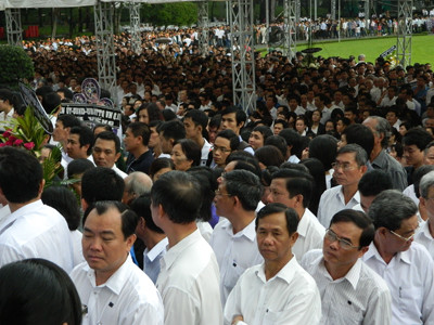 Chờ đến kiệt sức vẫn quyết vào viếng Đại tướng