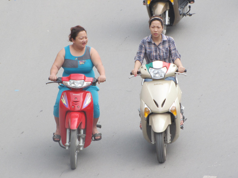 Đầu trần, đèo ba vi vu ngày lễ