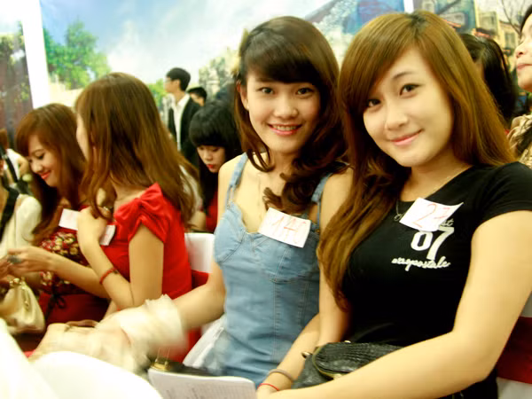 Thí sinh Imiss Thăng Long tươi tắn ngày gặp mặt