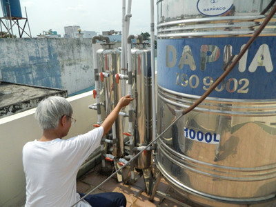 Nước máy pha nước… cống