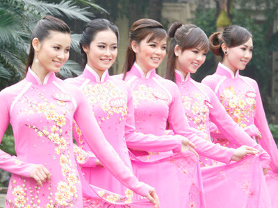 Người đẹp Kinh Bắc trong trang phục áo dài