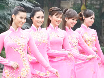 Người đẹp Kinh Bắc trong trang phục áo dài