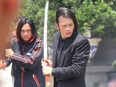 Hoài Linh tả xung hữu đột chém giết giang hồ