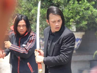 Hoài Linh tả xung hữu đột chém giết giang hồ