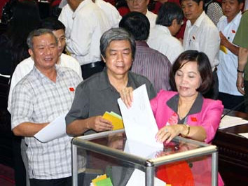 Công bố kết quả tín nhiệm 47 lãnh đạo cao cấp