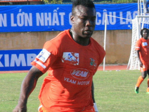 Nghịch lý: 80 tỷ chỉ để trụ hạng