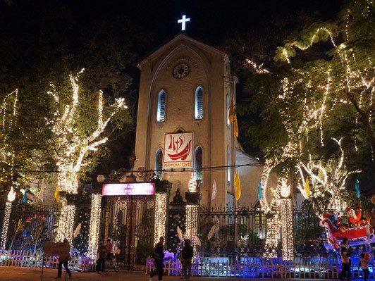 Thánh đường lung linh đêm Noel