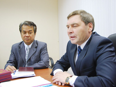 Cao Mỹ Lợi (bên trái) và Tổng Giám đốc Apmaev Victor Xtephanovic