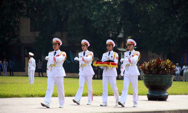 Lễ treo cờ rủ Quốc tang Đại tướng Võ Nguyên Giáp