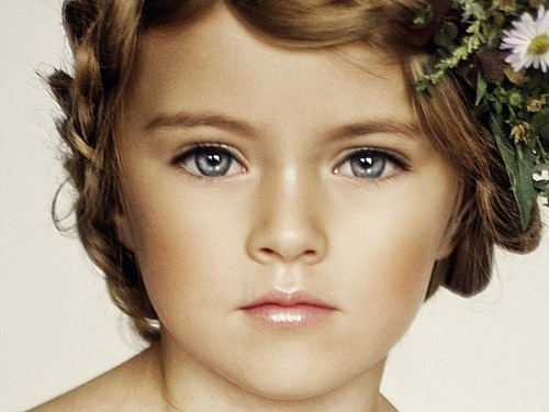 Siêu mẫu Nga nhỏ tuổi nhất thế giới