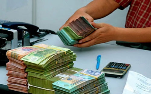 Tiền vẫn chảy mạnh vào nhà băng