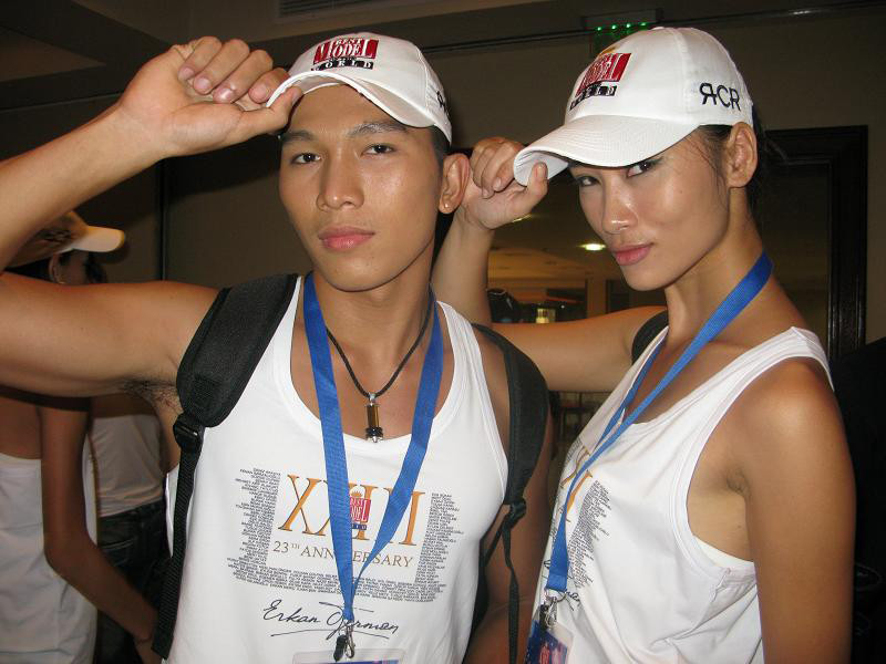 Huyền Trang, Ngọc Tình khỏe khoắn ra mắt báo giới