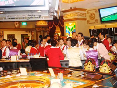 Vợ nhà báo đốt chồng khai... nhỏ giọt