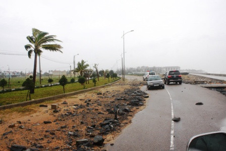 Hội An hứng chịu tàn phá của bão Nari