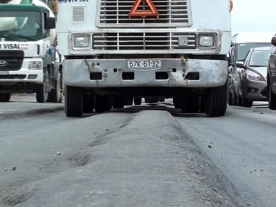 Clip: Đường nghìn tỷ lún nghiêm trọng