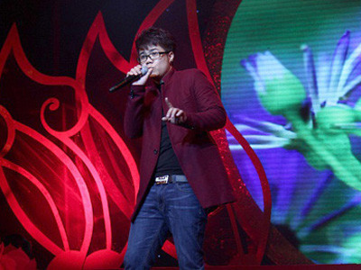 Đinh Mạnh Ninh hát từ thiện sau 'vạ miệng' chê Yasuy