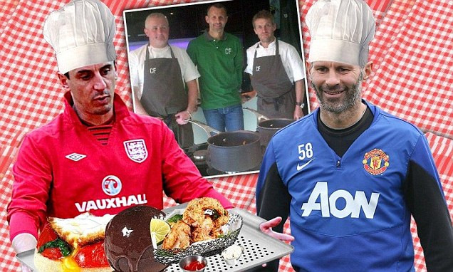 Neville cùng Giggs mở quán cafe bóng đá