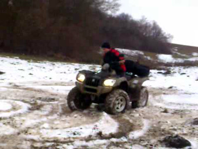 Cậu bé 4 tuổi và tài drift siêu hạng với xe đồ chơi