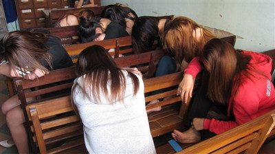 Khi gái bia ôm được gọi là 'PR'