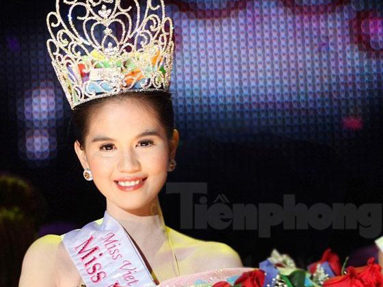 Bị chê ‘phông’ ngắn, Ngọc Trinh vẫn qua cửa ải ứng xử