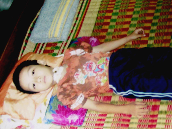 Cứu giúp cháu bé thở bằng ống