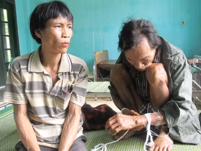 'Người rừng' trở về: Cuộc sống kỳ lạ giữa rừng già