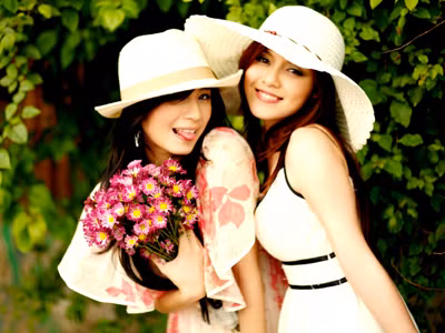 Chọn mũ xinh cho ngày hè nóng bỏng