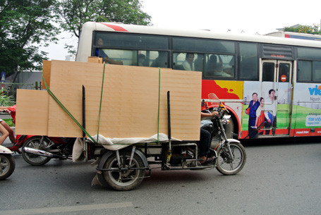 Hà Nội 'xử' xe ba bánh 'đội lốt' xe thương binh