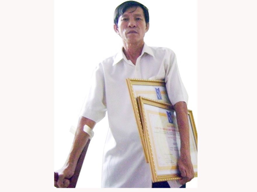 Gã "ăn gian"... lục bát