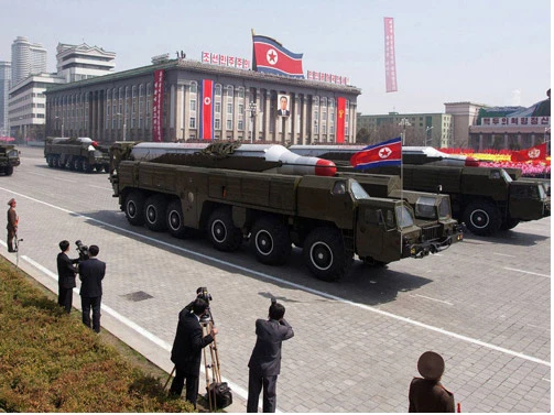Tên lửa Musudan trong buổi diễu hành ở quảng trường Kim Nhật Thành