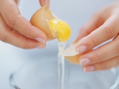 Mẹo trị mụn đầu đen với lòng trắng trứng