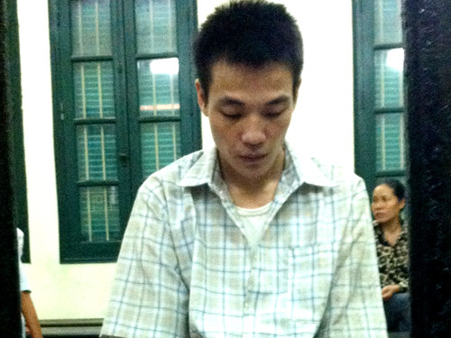 Dùng dao chọc tiết lợn để... can đánh nhau