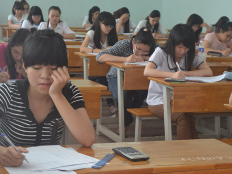 Thí sinh bật khóc vì đi thi muộn