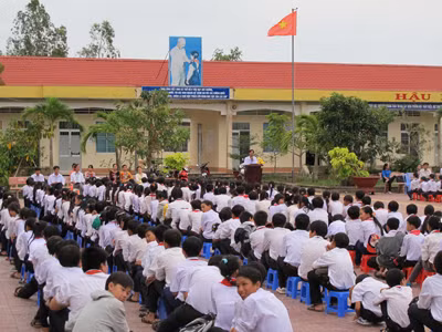 Chuyển trường vì sợ trù dập