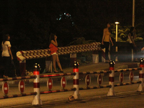Mại dâm: Càng cấm, càng 'nở'