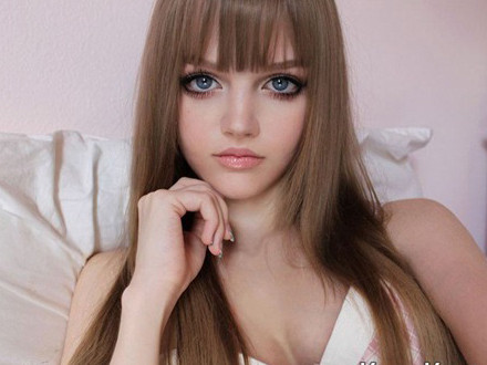 Cư dân mạng 'nóng' với cô bạn xinh hơn búp bê Barbie