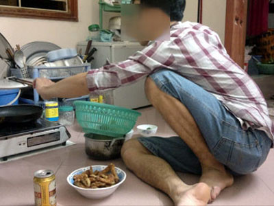 Bi hài 'gửi vợ chồng' thời đau mắt đỏ