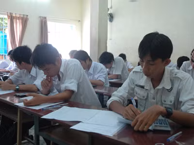 Rắc rối địa điểm thi từ quy định của Bộ