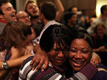 Người ủng hộ Obama oà khóc trước chiến thắng áp đảo