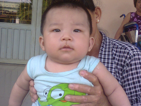 Bé trai năm tháng tuổi bị bắt cóc táo tợn