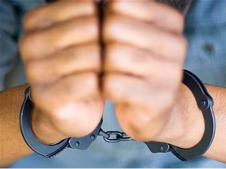 Cha 'đội mồ' vạch trần tội ác của con trai