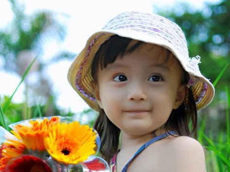 Thiên thần nhí 5 tuổi khiến dân mạng phát sốt