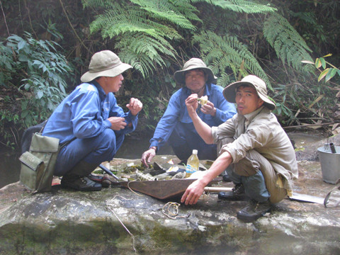 Doanh nhân loại nhau, kẻ vướng vòng lao lý, người lê lết