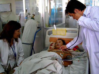 Ngành y rất đặc thù gắn với trách nhiệm cao nhưng lương của bác sĩ vẫn bị coi không hợp lý