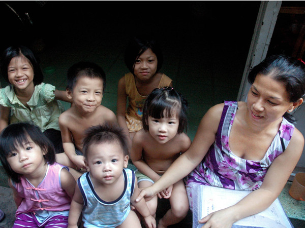 Uyên Phương và 6 trong số 10 đứa con