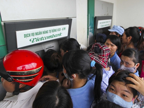 Rút tiền nội mạng chính thức bị thu phí